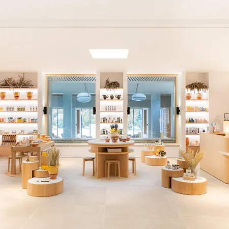 Le Couvent Des Minimes, Un & L'occitane En Provence Mane (Alpes-de-Haute-Provence)